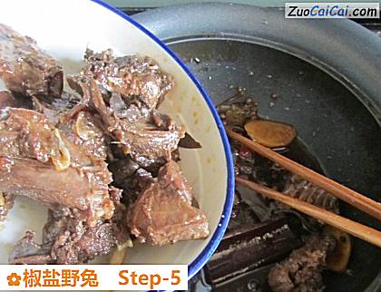 椒盐野兔做法第五步骤