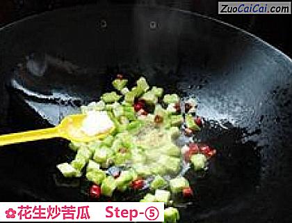 花生炒苦瓜做法第五步骤