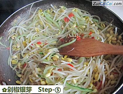 剁椒银芽做法第五步骤