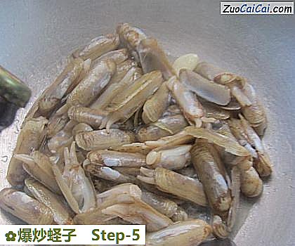 爆炒蛏子做法第五步骤