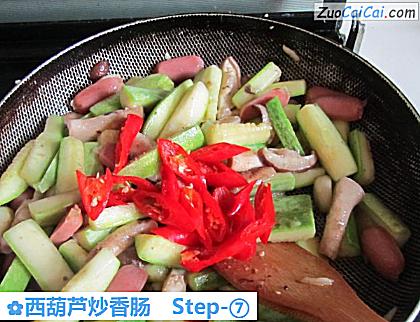 西葫芦炒香肠做法第七步骤