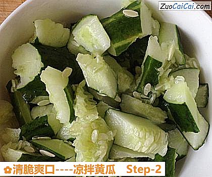 凉拌黄瓜做法第二步骤