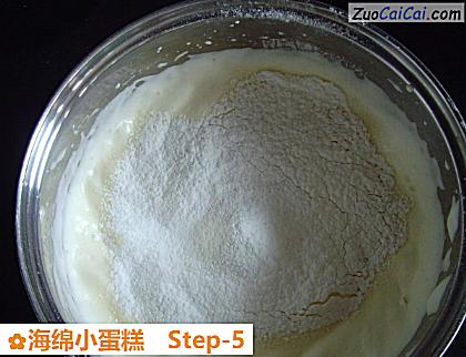 海绵小蛋糕做法第五步骤