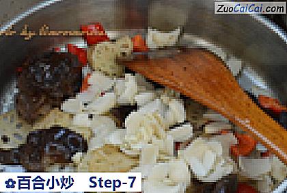 百合小炒做法第七步骤