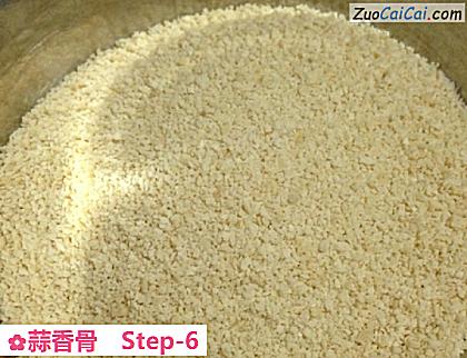 蒜香骨做法第六步骤