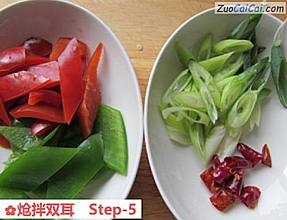 炝拌双耳做法第五步骤