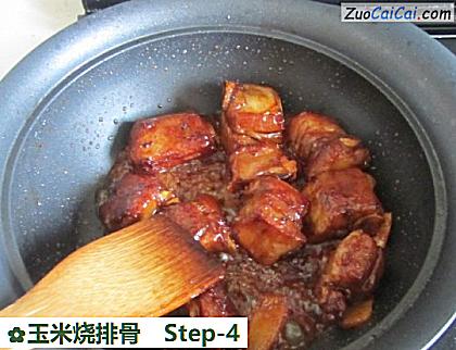 玉米烧排骨做法第四步骤