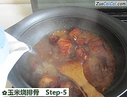 玉米烧排骨做法第五步骤