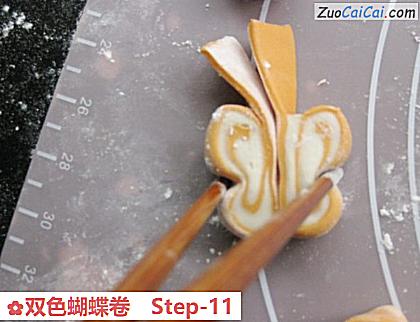 双色蝴蝶卷做法第十一步骤