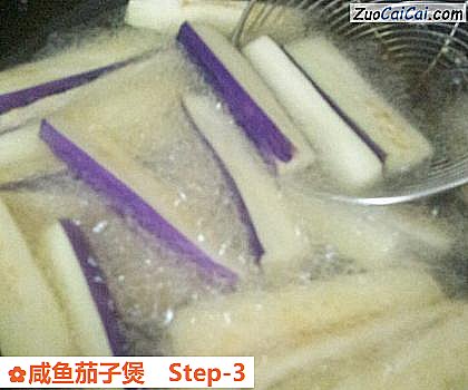 咸鱼茄子煲做法第三步骤