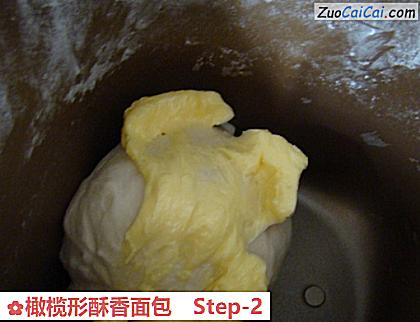 橄榄形酥香面包做法第二步骤