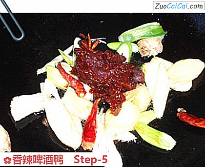 香辣啤酒鸭做法第五步骤