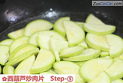 西葫芦炒肉片做法第五步骤
