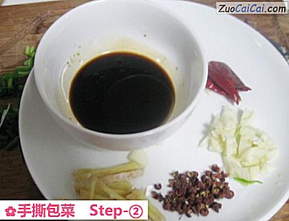 手撕包菜做法第二步骤