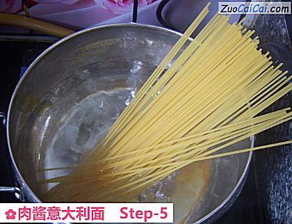 肉酱意大利面做法第五步骤