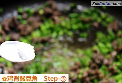 鸡肾酸豆角做法第五步骤