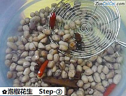 泡椒花生做法第二步骤