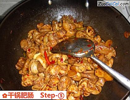 干锅肥肠做法第五步骤