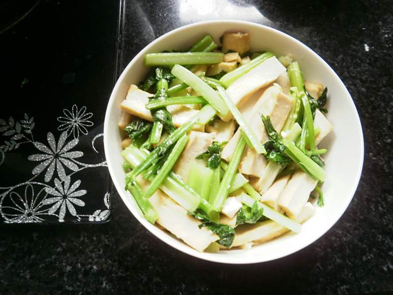 芹菜炒豆腐cover-1