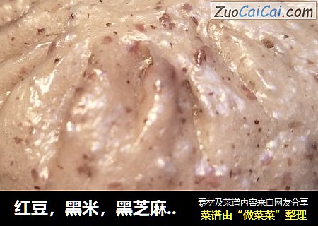 红豆，黑米，黑芝麻杂粮鲜肉包