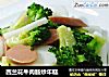 西兰花牛肉肠炒年糕的做法