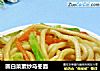 圆白菜素炒乌冬面的做法