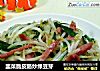 韭菜脆皮肠炒绿豆芽的做法