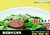 脆皮肠炒五号菜的做法