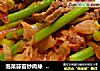 泡菜蒜苔炒肉絲  ? 硬汉蒜苔～4的做法