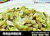 榨菜丝炒圆白菜的做法