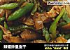辣椒炒墨鱼干的做法
