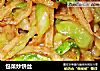 包菜炒饼丝的做法