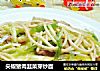 尖椒猪肉韭菜芽炒面的做法