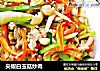 尖椒白玉菇炒肉的做法