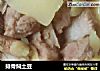 排骨焖土豆的做法