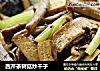 西芹茶树菇炒干子的做法