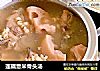 莲藕薏米骨头汤的做法