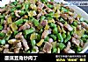 酸菜豆角炒肉丁的做法