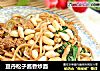 豆丹松子酱香炒面的做法