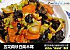 五花肉炒白菜木耳的做法