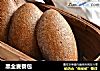 黑全麦餐包的做法