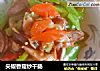 尖椒香菇炒干肠的做法