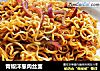 青椒洋葱肉丝面的做法