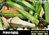 芦笋炒鸡腿菇的做法