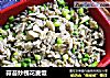 蒜苔炒槐花麦饭的做法