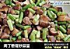 肉丁香菇炒蒜薹的做法