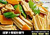 胡萝卜青椒炒腐竹的做法