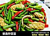 鱿鱼炒蒜苔的做法