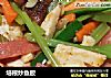 培根炒鱼胶的做法