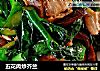 五花肉炒芥兰的做法